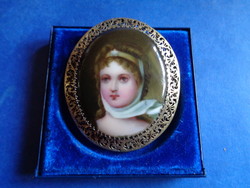 VIKTORIÁNUS QUEEN LOUISE OF PRUSSIA” PORCELÁN PORTRÉ  BROSS