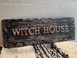 Fémtábla - 27,5*9,5  cm - WITCH HOUSE / 𝘽𝙊𝙎𝙕𝙍𝙊𝙆𝘼́𝙉𝙔𝙃𝘼́𝙕 - kültérre is