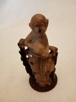 Faragott zsírkő majom szobor