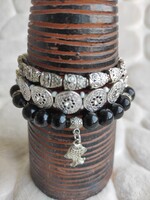 3 db ezüst színű és fekete bizsu karkötő összeállítás