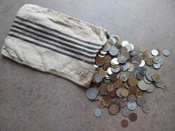 Pénzeszsákban br. 1kg vegyes érme LOT