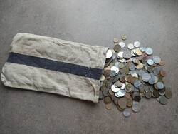 Pénzeszsákban br. 1kg vegyes érme LOT