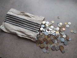 Pénzeszsákban br. 1kg vegyes érme LOT