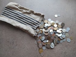 Pénzeszsákban br. 1kg vegyes érme LOT