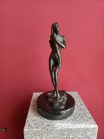 Dekoratív nőalak,  bronz szobor.