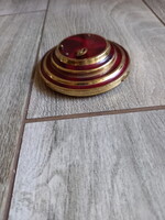 Érdekes régi rézkeretes pudrié (8,3x2,5 cm)