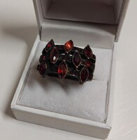 Retro áttört mintás vörösréz bordó zabszem alakú kövekkel ékitett gyűrű
