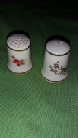 Hollóházi porcelán virágmintás gyűszűpár egyben a 2 db a képek szerint