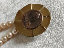 Kokárda stílusú medál gyöngyös kitűző Mária Terézia domborműves bross