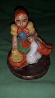 Antik BERKY NÁNDOR - LIBATÖMŐ ASSZONY kerámia figura 10 x 8 cm a képek szerint
