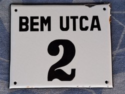 Régi zománcozott tábla / zománctábla / utcanév-tábla házszámmal "Bem utca 2"