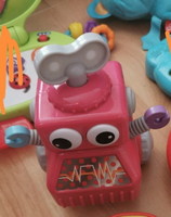Babajáték - robot -- Doll toy robot