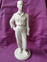 Herendi porcelán. Retro szobor. Fiatal munkás. Herczeg (Weiss) Klára tervező. Szignós. Régi nyomott.