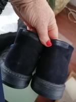 Szebbnél szebbek molett nálam elegáns alkalmi is finom hasított bőr Éjkék Gino Rossi bokacipő 42 43