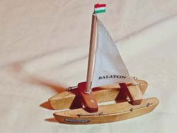 Balatoni emlék fa dísztárgy vitorlás Balatonboglár