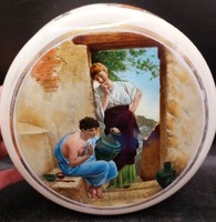 Limogesi porcelán kézzel festett bonbonier, XIX. századi, 18x8cm-es. 8696
