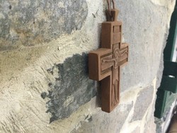 Mosolygó Krisztus egyedi  faragott Fali kereszt feszület