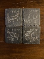 4 db különleges kőből készült poháralátét,keleti feliratokkal. Szettben eladó.Mérete:10x10 cm