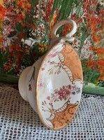 Antik porcelán csésze, teás, hosszú kávés, jelzés nélkül, különleges forma, figyeld a fülét