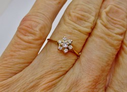 Elegáns régi virág alakú 9kt  arany gyűrű brillekkel 0,21ct
