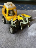 Új állapotú,Turbo T D 9910 felíratú játék markolós autó eladó. Mérete: 16 cm hosszú és 5 cm széles.