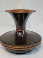 Iparművészeti bronz váza (Lignifer?)