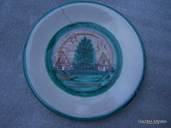 Gosztonyi Mária Tányérka városképes ábrázolással  Repedt, Átmérője: 11,5 cm jelzett