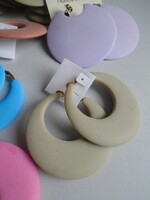 Új, olasz porcelán hatású  khaki  színű  fülbevaló.   7 pár.