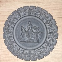Jelzett öntöttvas fali dísztányér