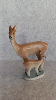 Zsolnay jelzett őz suta gidájával, 17 x 13,5 cm, sérült