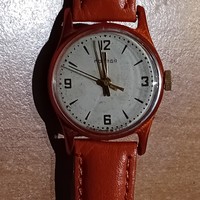 Pobeda karóra ,érdekes színű tokban ,teljesen egyedi ,szervizelt