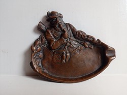 B131 Bronzírozott Vadász jelenetes hamutartó