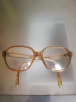 Lányka optikai szemüvegkeret