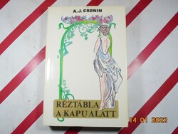 A. J. Cronin - Réztábla a kapu alatt