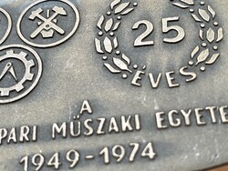 NEHÉZIPARI MŰSZAKI EGYETEM 1974 RETRO BRONZ RÉZÖTVÖZET KISPLASZTIKA EMLÉKTÁRGY