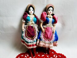 2 db retro porcelán fejű lány rongybaba díszes selyem ruhában kb. 29 cm 1-es