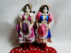 2 db retro porcelán fejű lány rongybaba díszes selyem ruhában kb. 29 cm 2-es
