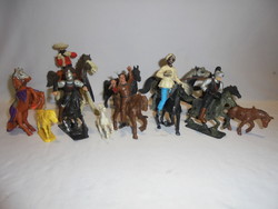 Retro műanyag lovak, katonák - együtt - trafikáru