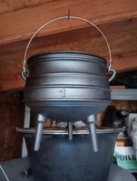 Buffaló Bogrács üst 1-as Öntöttvas cast oven bbq kamadó Brasero grill háromlábú vas edény
