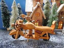 Fából készült Harley Davidson motor