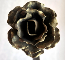 Fémrózsa dísztárgy