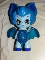 Aranyos LOL KÉK DENEVÉR BABA FIGURA  9 cm a képek szerint