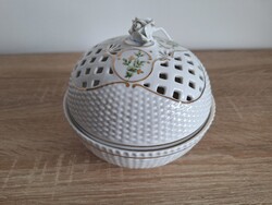 Jelzett Hollóházi porcelán - nagyméretű Erika mintás áttört bonbonier
