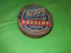 1960-s évek VERSENY I. sz .cipőpaszta CIPŐ ÉS PARKETTPASZTAGYÁR fém doboz 7cm átmérő a képek szerint