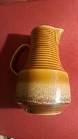 Art -deco csíkos füles kancsó,kiöntő.Mérete: 20 cm magas. Szép hibátlan állapotú.