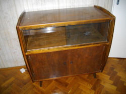 Vitrines szekrény
