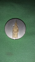 Régi angol fém medál/híd tantusz aranyozott BIG BEN óratornya dombor mintával 2,8 cm a képek szerint