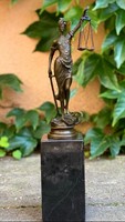 Justitia, az igazság Istennője - bronz szobor
