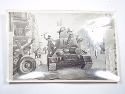 Régi képeslap, levelezőlap - felszabadító Vörös Hadsereg, katonák, tank - Forte gyártmány