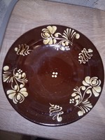 Városlődi majolika kerámia falitányér. 24,5 cm. Hibátlan. Jelzett